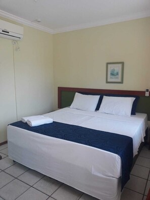 Einzelzimmer | Minibar, Verdunkelungsvorhänge, kostenloses WLAN, Bettwäsche