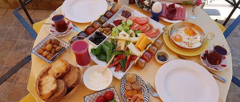 Kontinental frokost hver dag (EUR 10 per person)