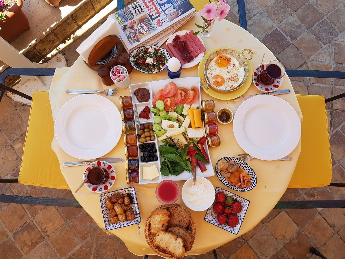 daily cooked-to-order breakfast (eur 13 per person)