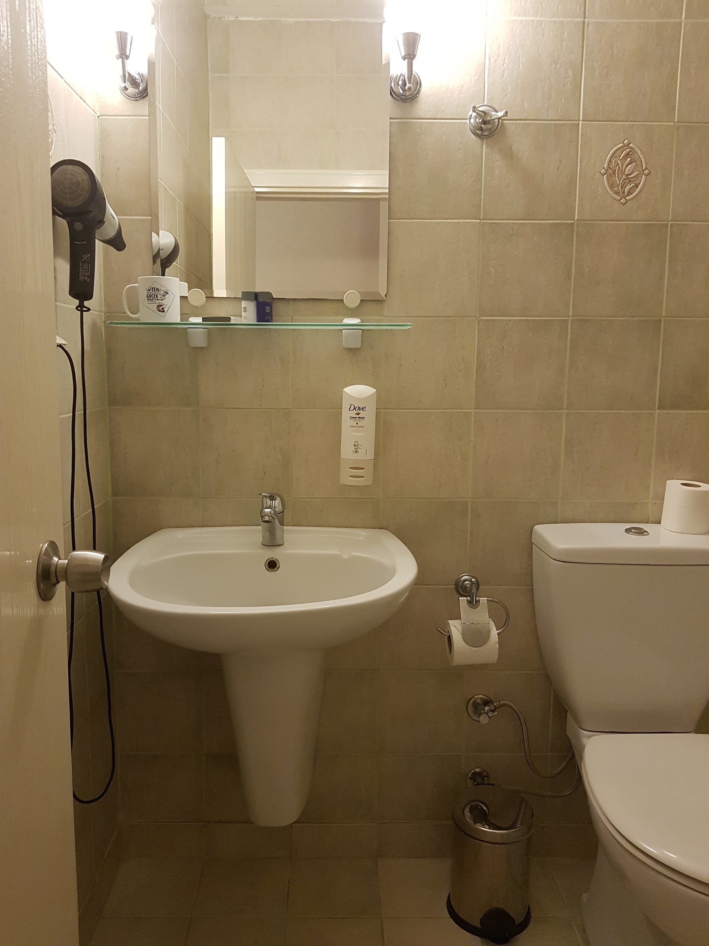 standard single room | bathroom | shower, free toiletries, hair dryer, slippers