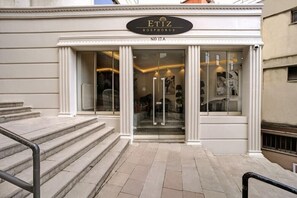 Exterior detail - Molton Kabatas Hotel (Istanbul)