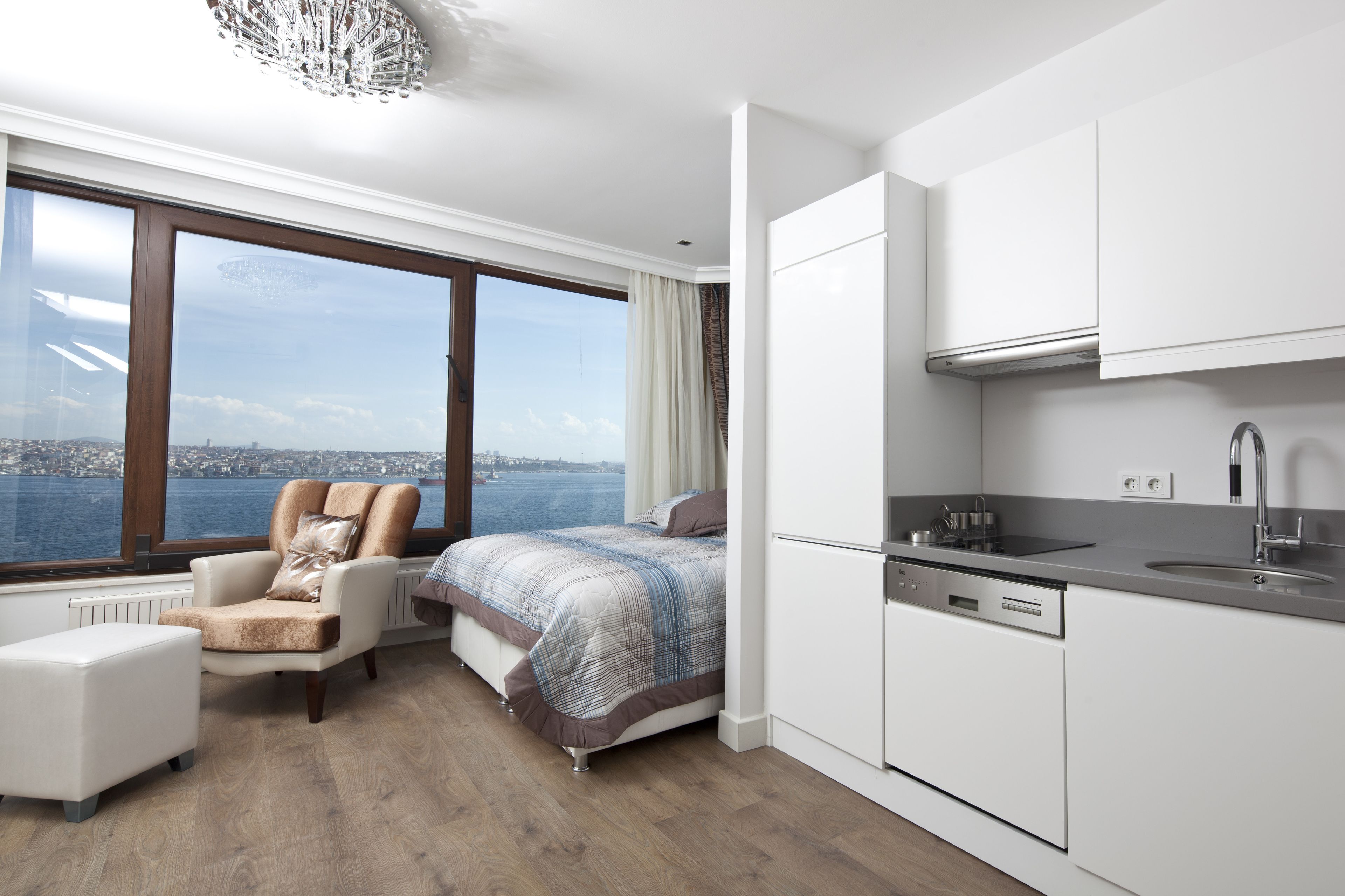 Deluxe Room | Living area | LCD TV