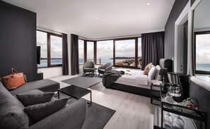 Minibar, in-room safe, desk, iron/ironing board - Molton Kabatas Hotel (Istanbul)