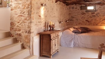Suite, 1 chambre | Coffres-forts dans les chambres, décoration personnalisée