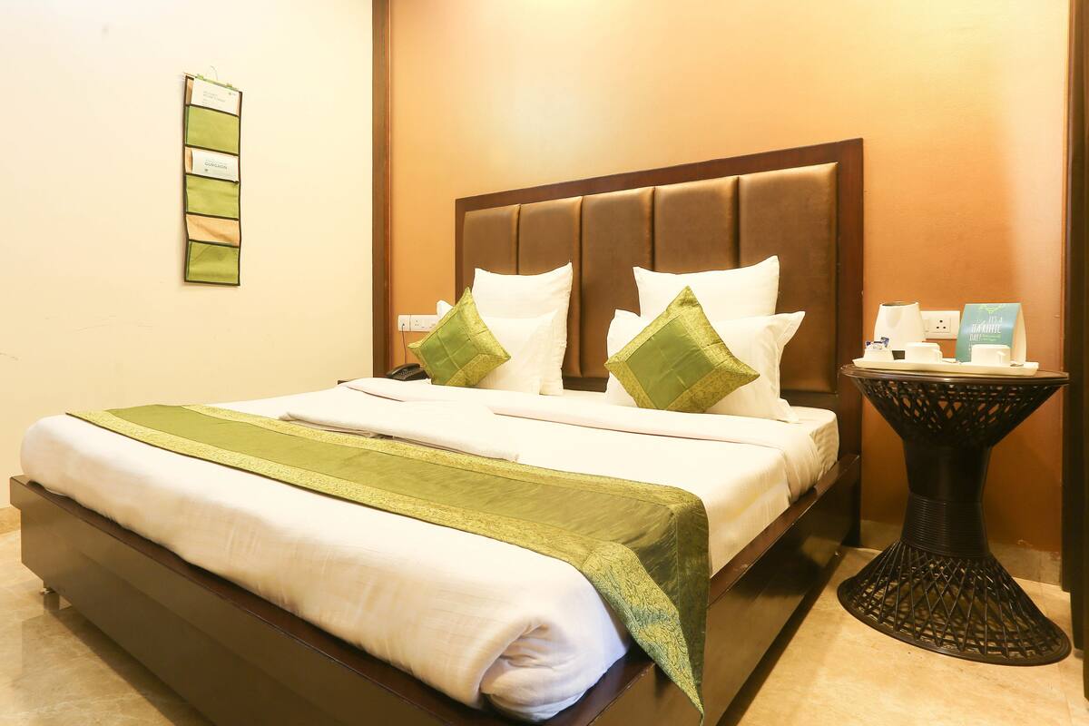 Desk, iron/ironing board, rollaway beds, free WiFi