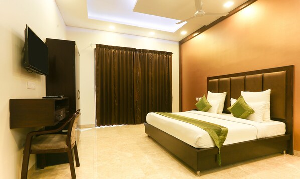 Desk, iron/ironing board, rollaway beds, free WiFi