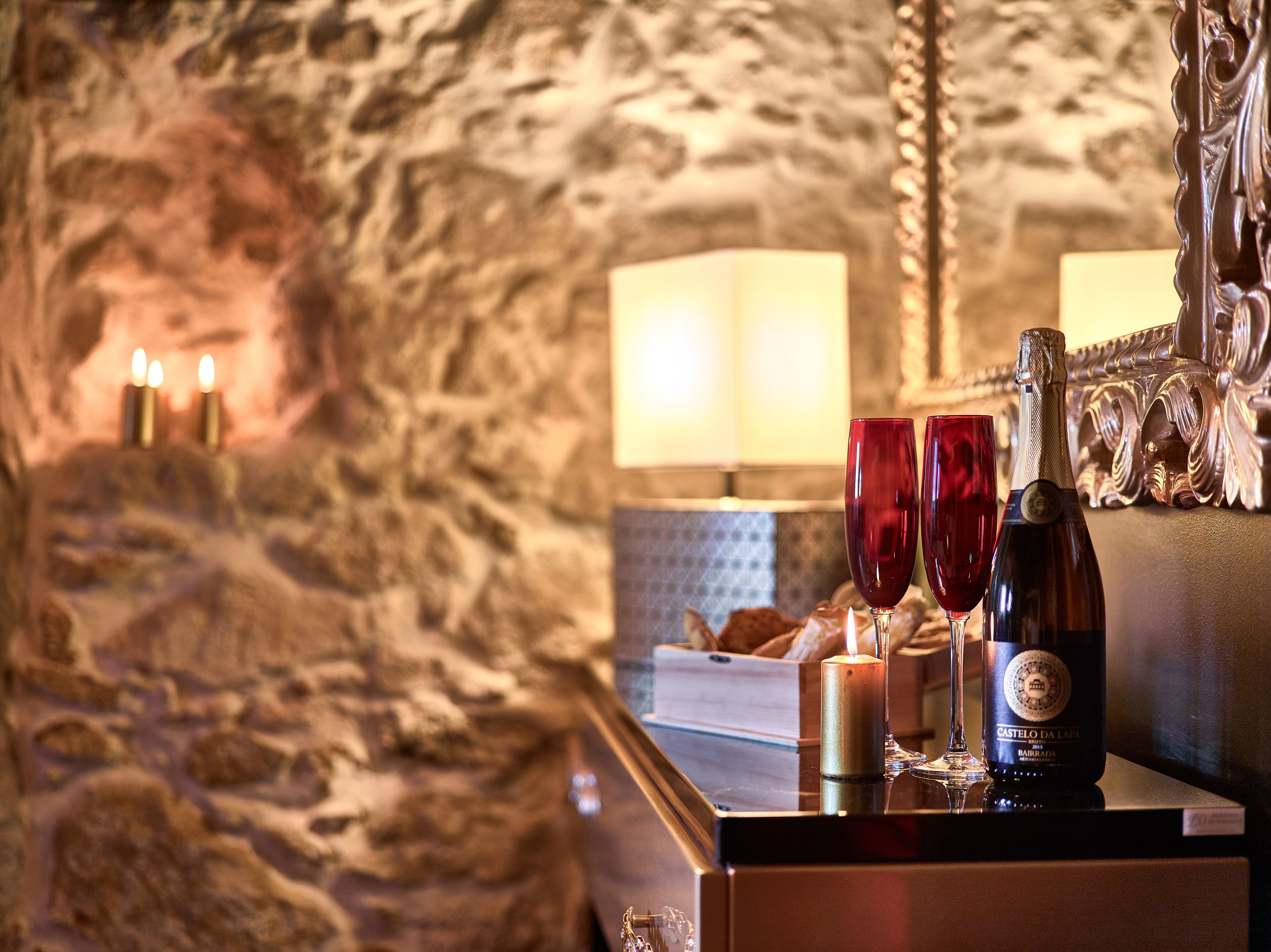 deluxe double room, city view | minibar, individually decorated, individually furnished, desk