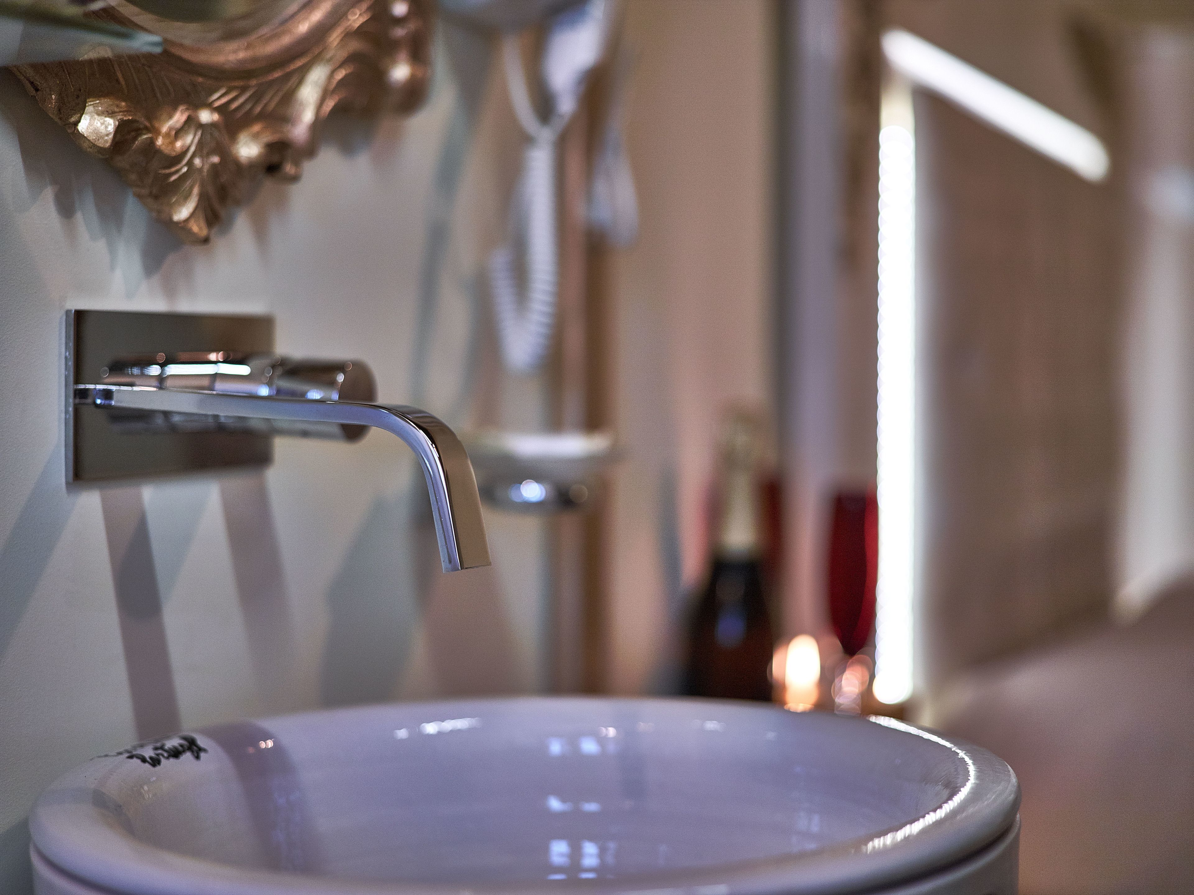 deluxe double room, city view | bathroom | shower, free toiletries, hair dryer, towels