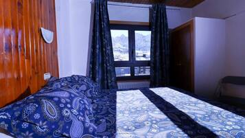 Chambre avec lits jumeaux, 2 lits une place | Wi-Fi gratuit, draps fournis