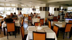 含每日吃到飽早餐