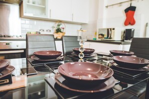 Dining - Novelty Suites (London)