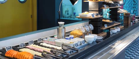 Daily buffet breakfast (BRL 35.00 per person)