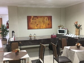 Free daily continental breakfast - Trindade Hotel (Trindade)