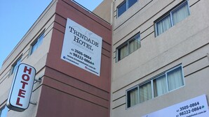 A hotel with a sign reading "TRINDADE HOTEL" and contact information. - Trindade Hotel (Trindade)