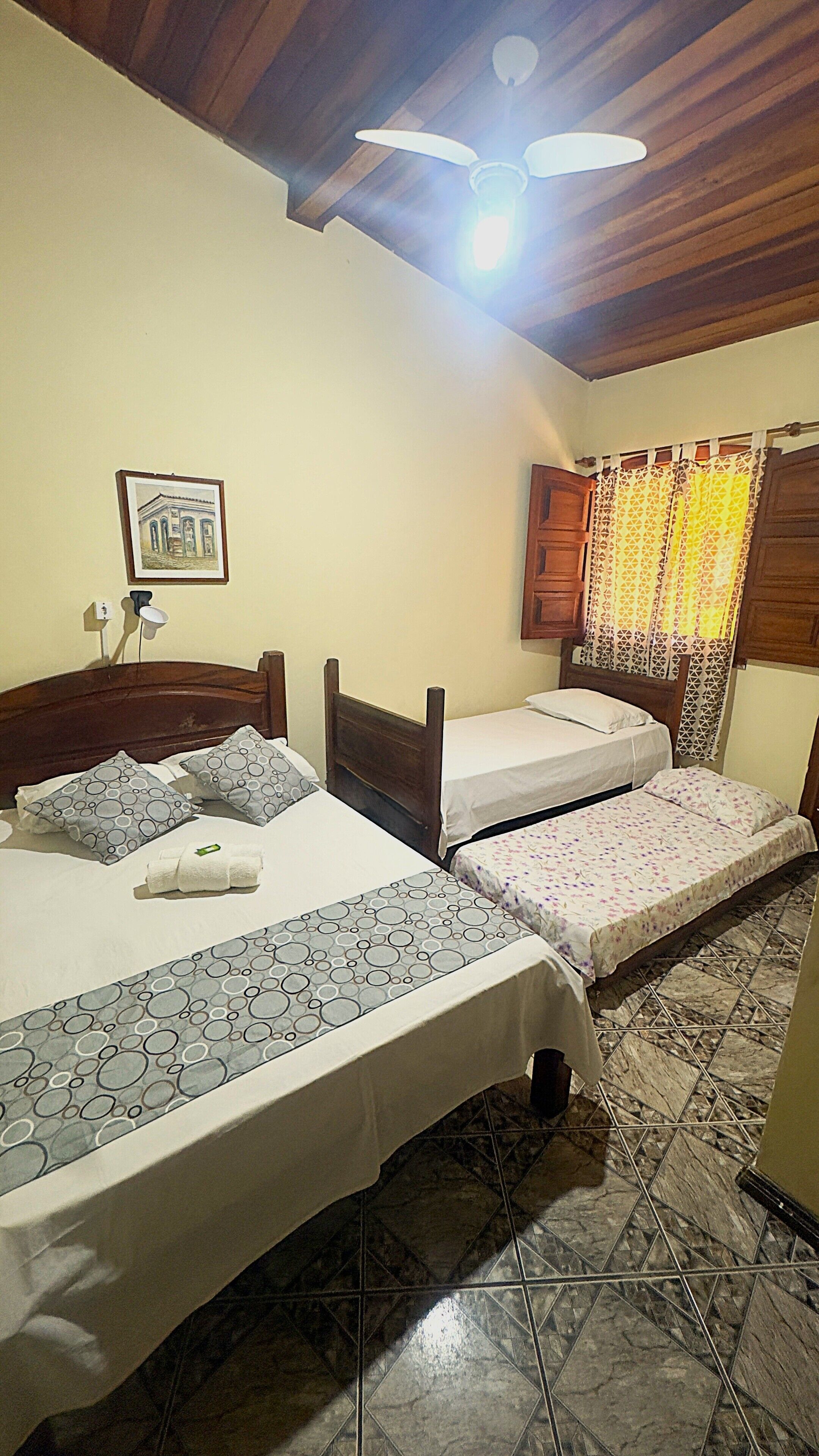 quarto quádruplo com twin | 1 bedroom, minibar, wifi, bed sheets