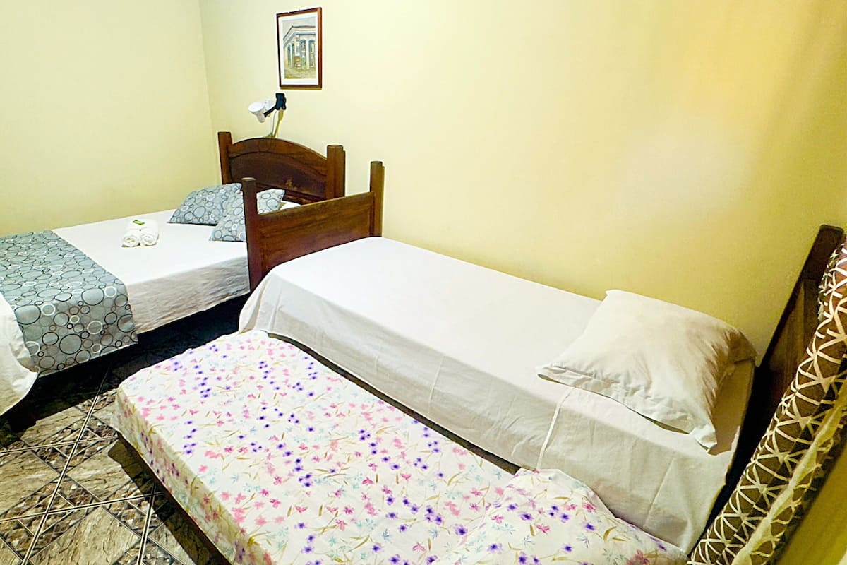 Quarto quádruplo com twin 1 | Minibar, WiFi, bed sheets
