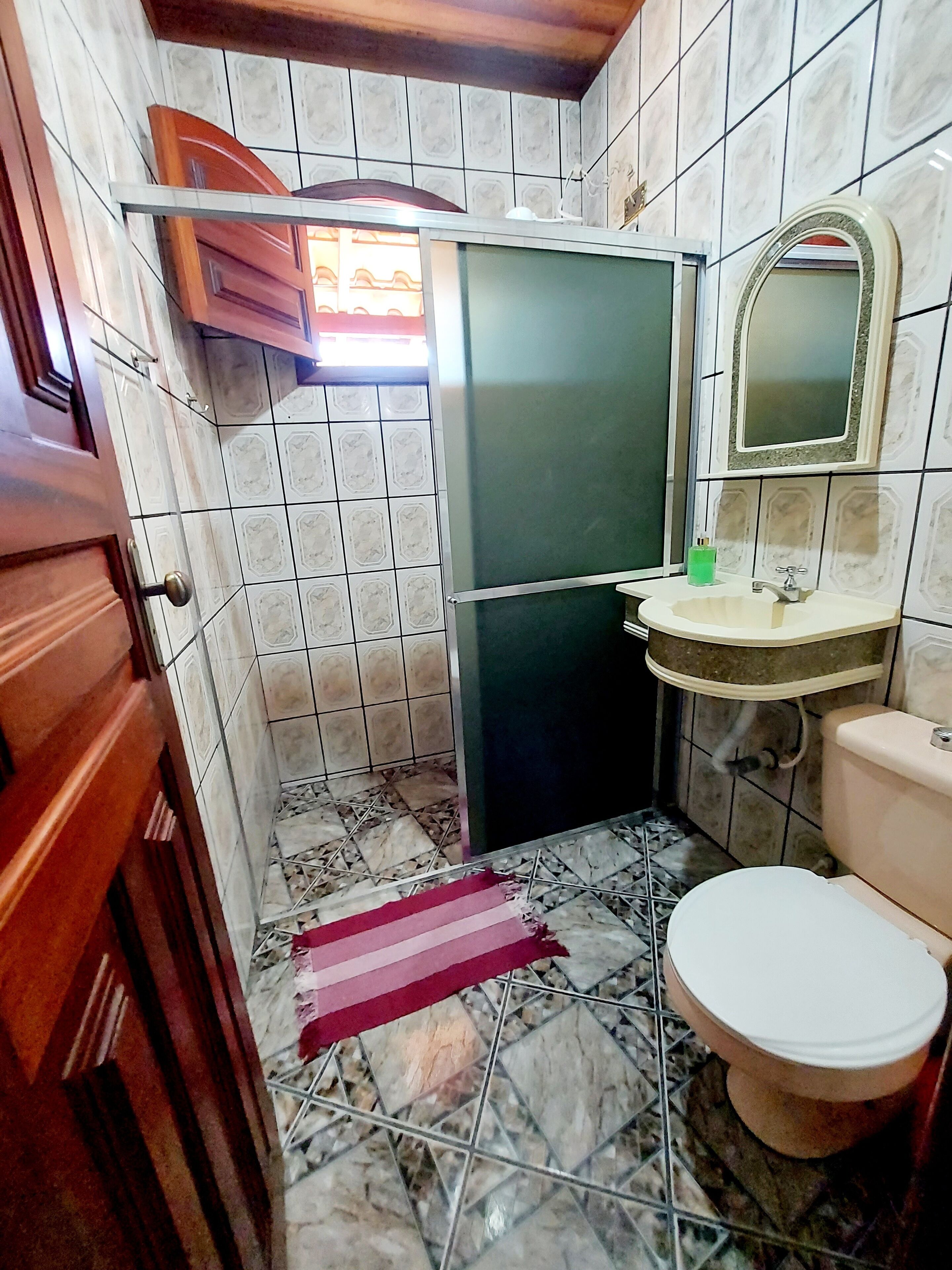 shower, free toiletries, hair dryer, towels