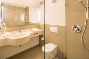 Shower, free toiletries, hair dryer, towels - Weinstadt-Hotel (Weinstadt)
