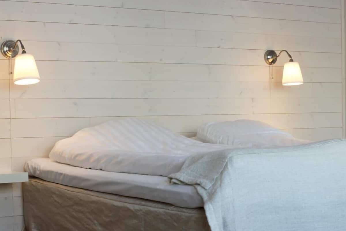 twin room, accessible | premium bedding, desk, blackout curtains, iron/ironing board