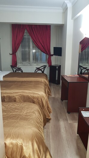 标准房 | 办公桌、遮光窗帘、免费 WiFi、床单