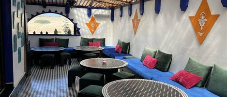 Breakfast, lunch, dinner served; local and international cuisine