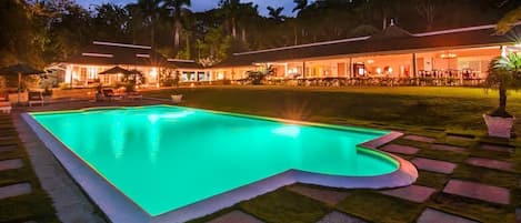 Room, 6 Bedrooms | Pool