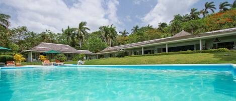 Room, 6 Bedrooms | Kolam renang terbuka | Kolam renang terbuka, payung kolam, kerusi lepak pantai
