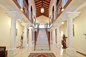 Room, Multiple Bedrooms | Pintu masuk dalaman