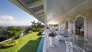 Room, 4 Bedrooms | Terrace/patio