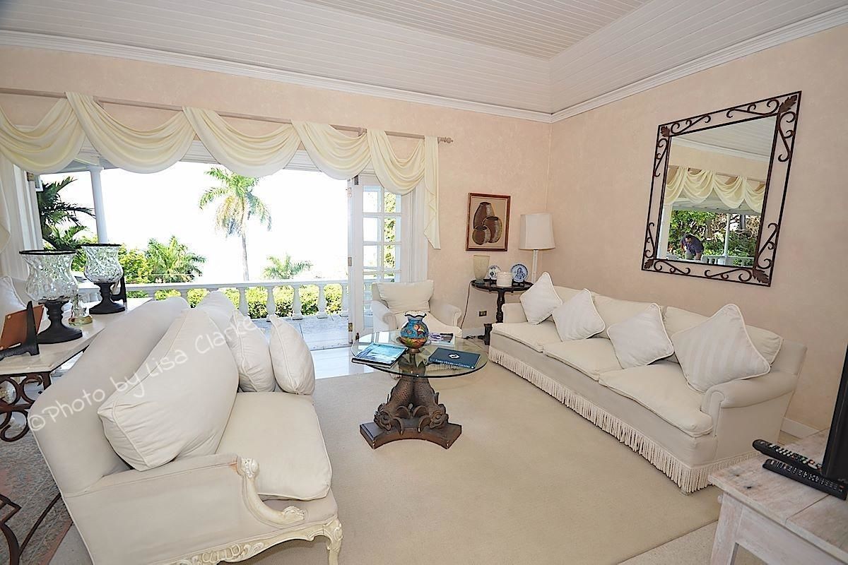 Villa, 5 Bedrooms | Living area | TV