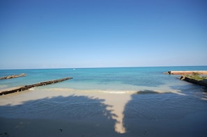 Beach - Miramar Villas, 6br by Jamaican Treasures (Ocho Rios)