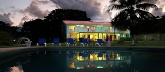 Miramar Villas, 6br by Jamaican Treasures