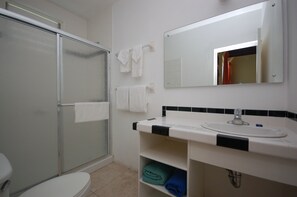 Bathroom - Miramar Villas, 6br by Jamaican Treasures (Ocho Rios)