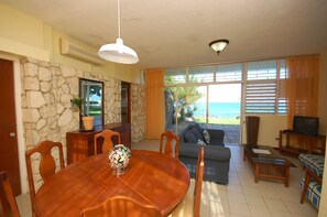 Villa, 6 Bedrooms | Living area