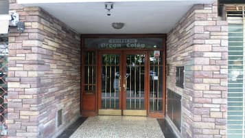 Pintu masuk properti