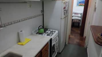 Apartemen, 2 kamar tidur | Dapur pribadi | Lemari es, microwave, oven, dan peralatan masak/sendok-piring