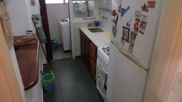 Apartment, 2 Bedrooms | Private kitchen | Fridge, microwave, oven, cookware/dishes/utensils