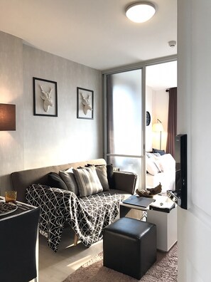 1-Bedroom Condo | Living area