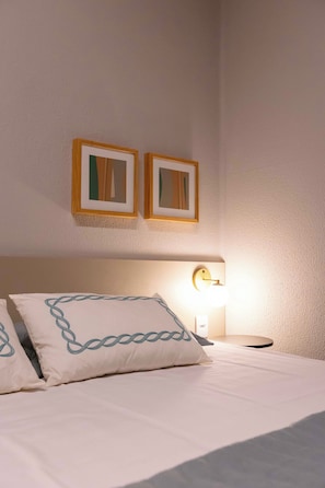 Quarto triplo superluxo | Frigobar, escrivaninha, espaço de trabalho para notebook