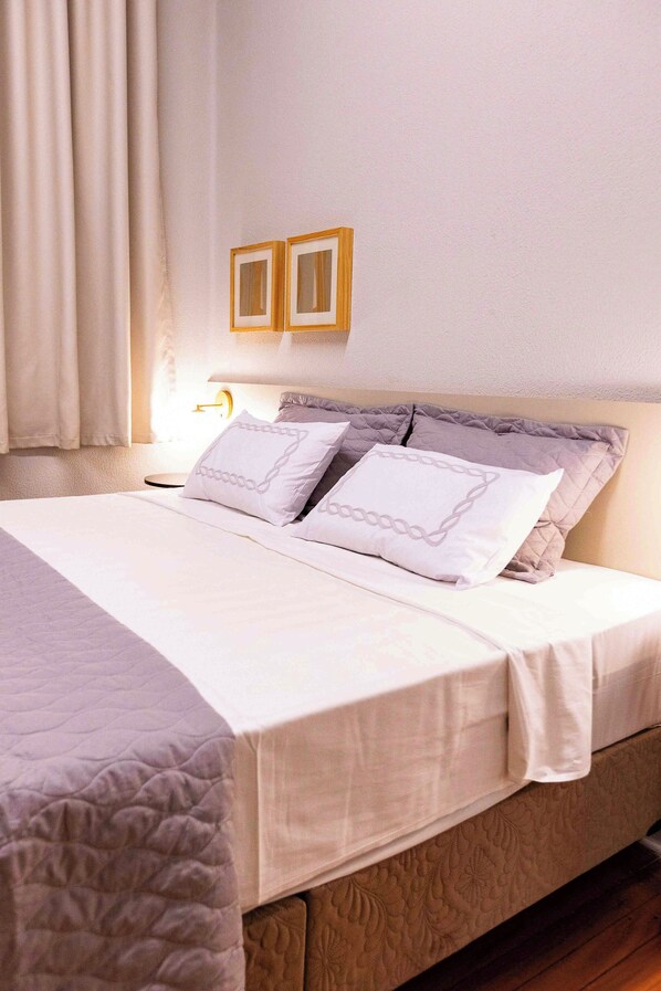 Luxury Double Room | Minibar, desk, laptop workspace, blackout curtains - Hotel Municipal de Araraquara (Araraquara)