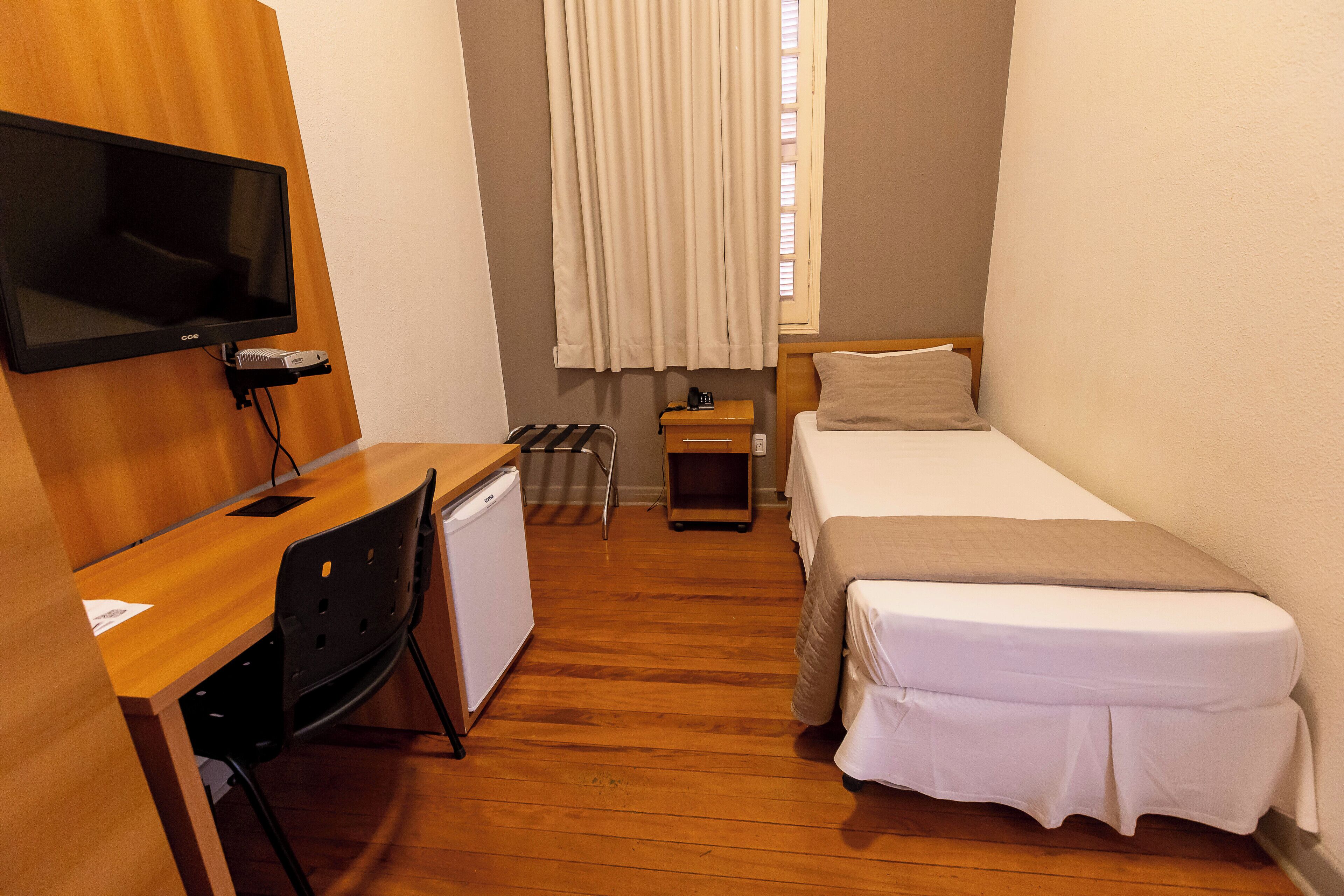 executive single room, 1 single bed | 1 bedroom, minibar, desk, laptop workspace