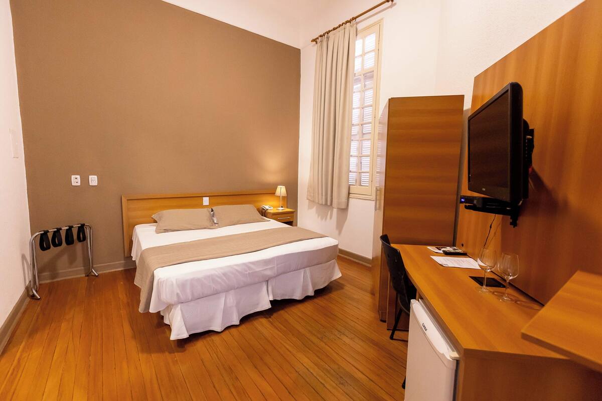superior double room, 1 double bed | 1 bedroom, minibar, desk, laptop workspace