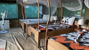 Barraca família | Escrivaninha, espaço de trabalho para notebook, roupa de cama