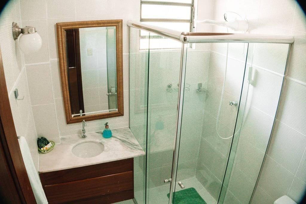 Shower, bidet, towels