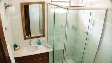 Shower, bidet, towels