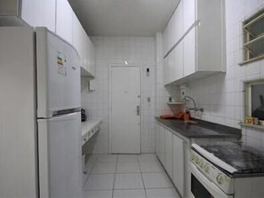 Apartamento standard, 2 quartos | Cozinha privada | Geladeira, micro-ondas, cafeteira/chaleira