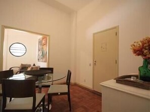 2 phòng ngủ, bàn ủi/dụng cụ ủi quần áo