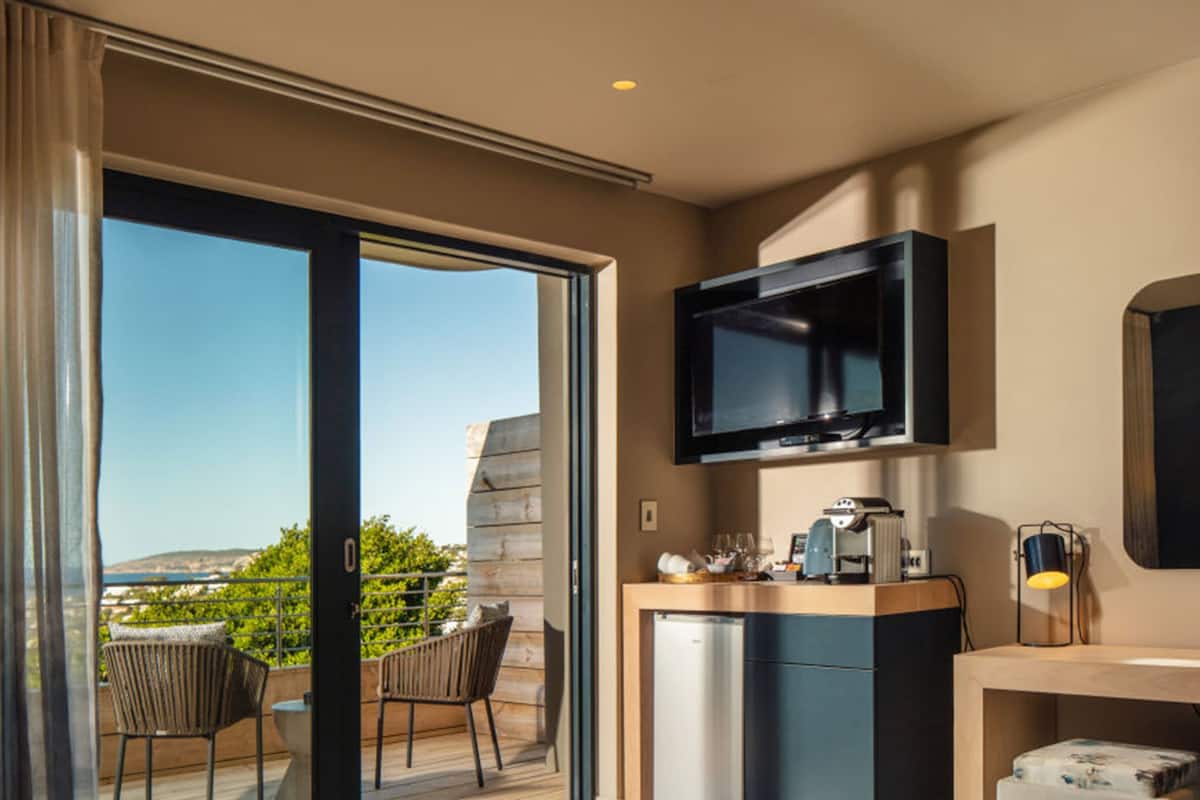 1 bedroom, premium bedding, minibar, in-room safe