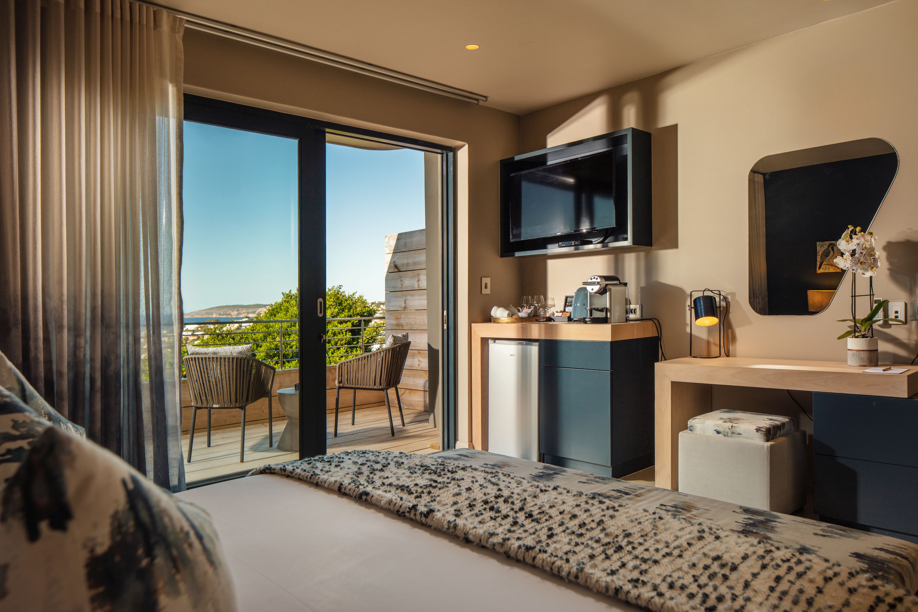 1 bedroom, premium bedding, minibar, in-room safe