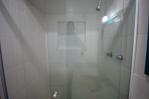Standard Apartment, 1 Bedroom | Bathroom | Shower, towels - GoHouse Gois 206 (Rio de Janeiro)